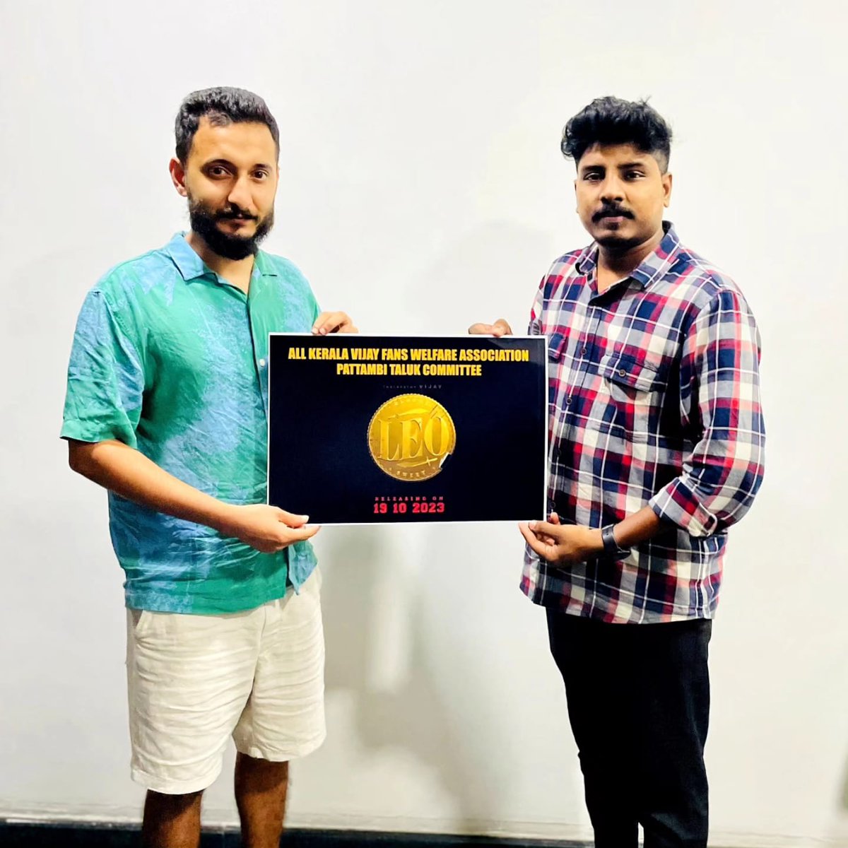 Master_plannerr's tweet photo. Team VFC pattambi has launched Leo FDFS Tickets with Renowned Music Director Sushin Shyam 🙌

@actorvijay @Dir_Lokesh
@Jagadishbliss @GokulamMovies @GokulamStudios @TVFCoffical @AfterMe_itsLEO  @KollamNanbans @VTLTeam @MrRathna @TheRoute

#LeoFDFS #Leobookings #LeofromOct19 https://t.co/5m1u2jU4bC