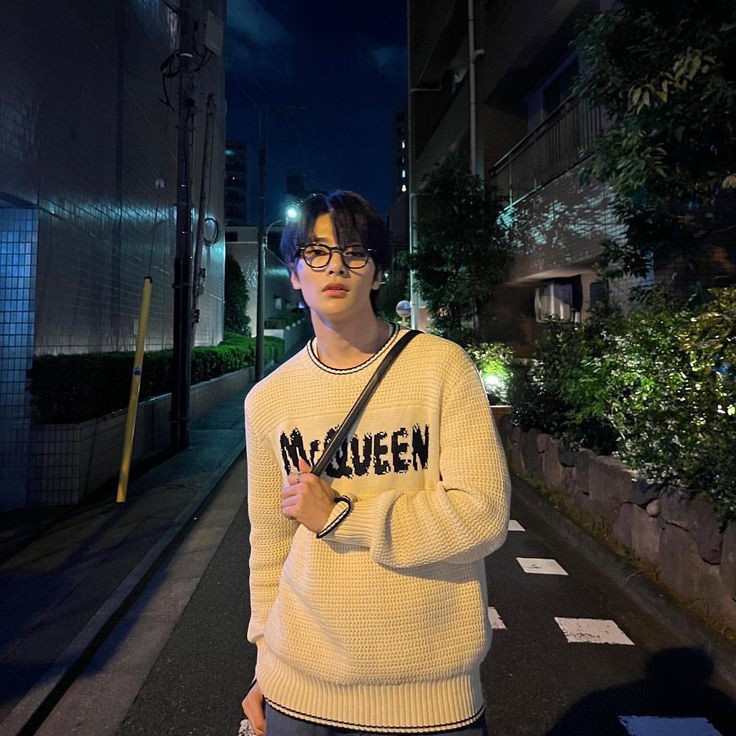 hyunlvsin's tweet image. #hyunin au | strangers 

donde hyunjn y jeongn volvieron a ser extraños después de tres años de estar enamorados... volverían a ser pareja?