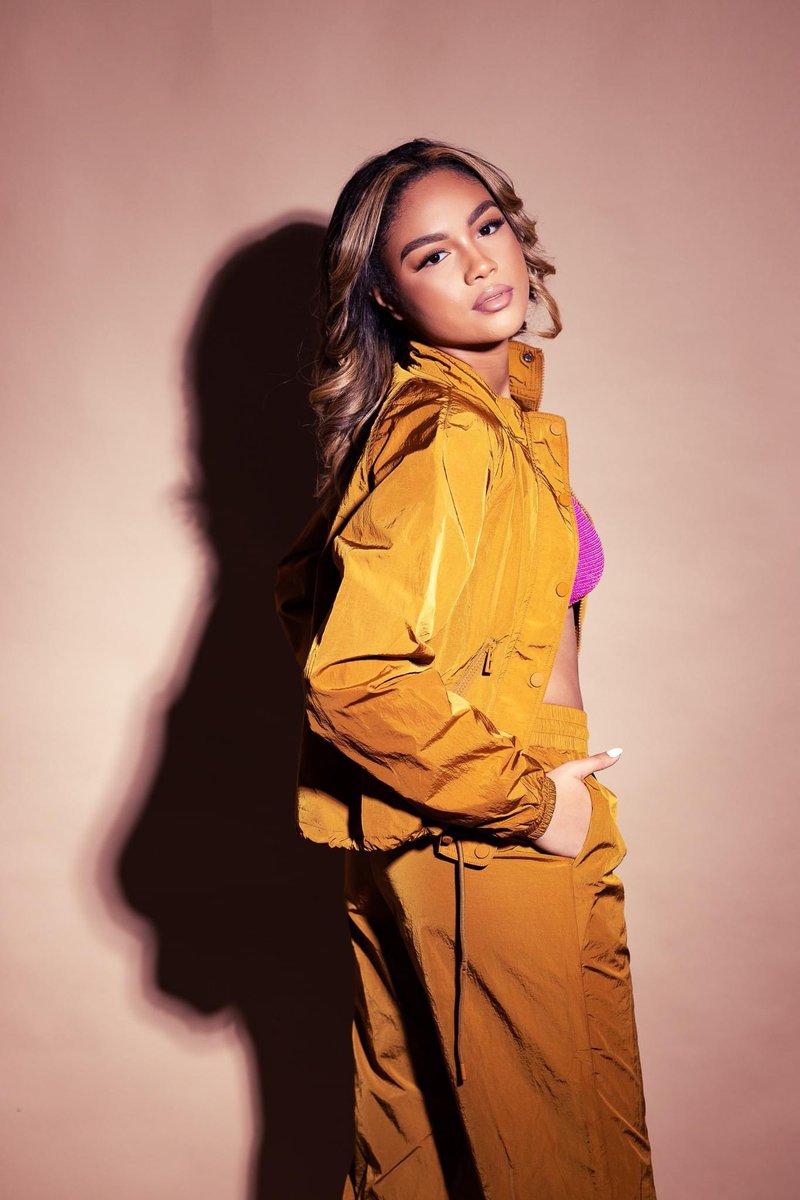 amandathompsson's tweet photo. @goodamerican 

Photographer: @straitonphotos 

MUA: @jennylafleur_aesthetics

#goodamerican #goodsquad #goodamericanjeans #cuteandcomfy #trendy https://t.co/JT9dimI5VG