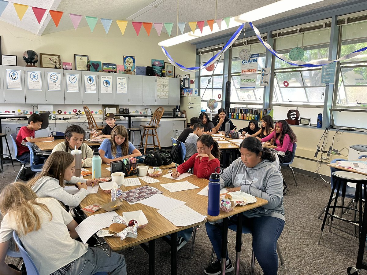 Maglio_Longhorn's tweet image. These dedicated @VIDASHARKS showed up for lunch bunch math help! At the end, each one said thank you and they clapped. I applaud *them* for investing time in themselves! #mathstudents #dedication #GILLS