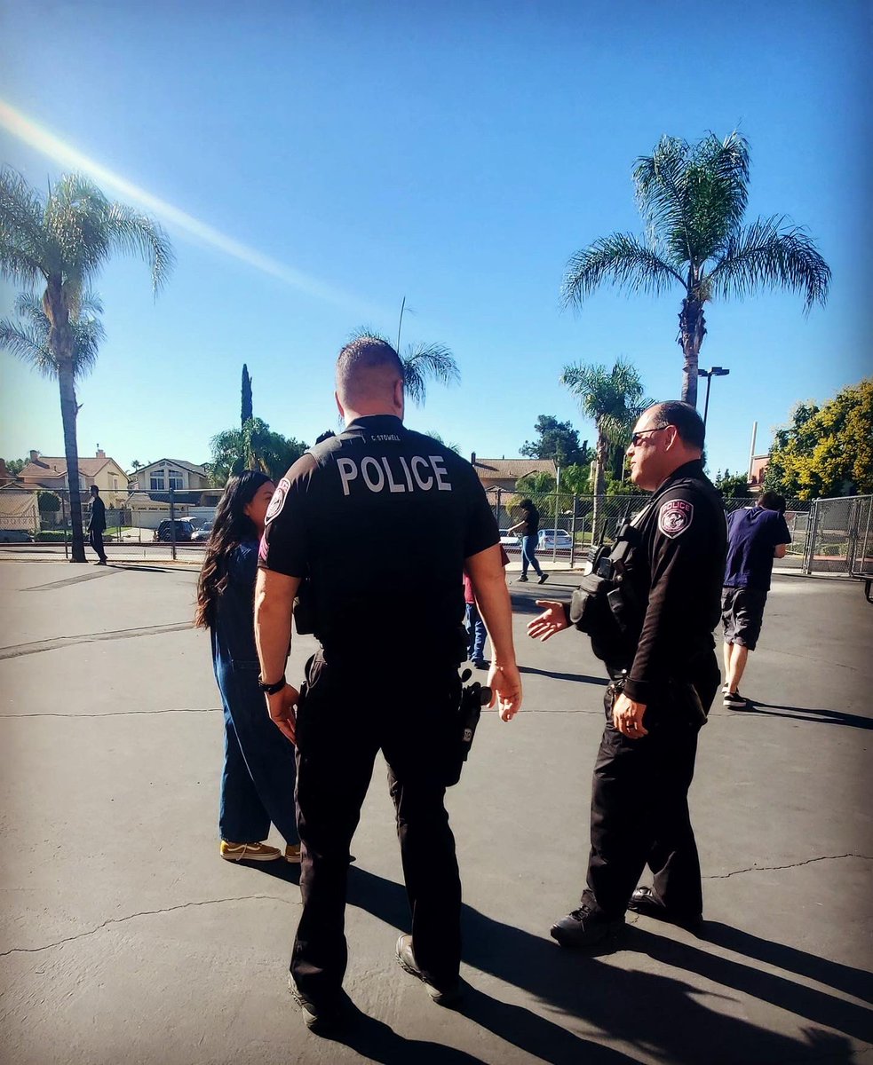 Happy Friday!☀️A part of our daily routine is to conduct perimeter checks. Our officers check all entrances, exits, and doors at our schools. The safety of our students and staff is of upmost importance to us 🏫📚