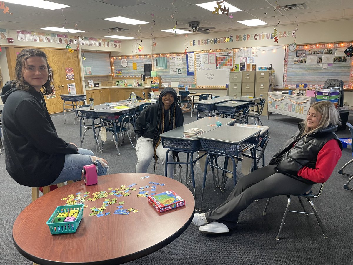 MacBulldogs10s's tweet photo. While we have some students at the ITA Cup, some of our other students are reading to the kids at Graber Elementary https://t.co/wgTCI6SS7a