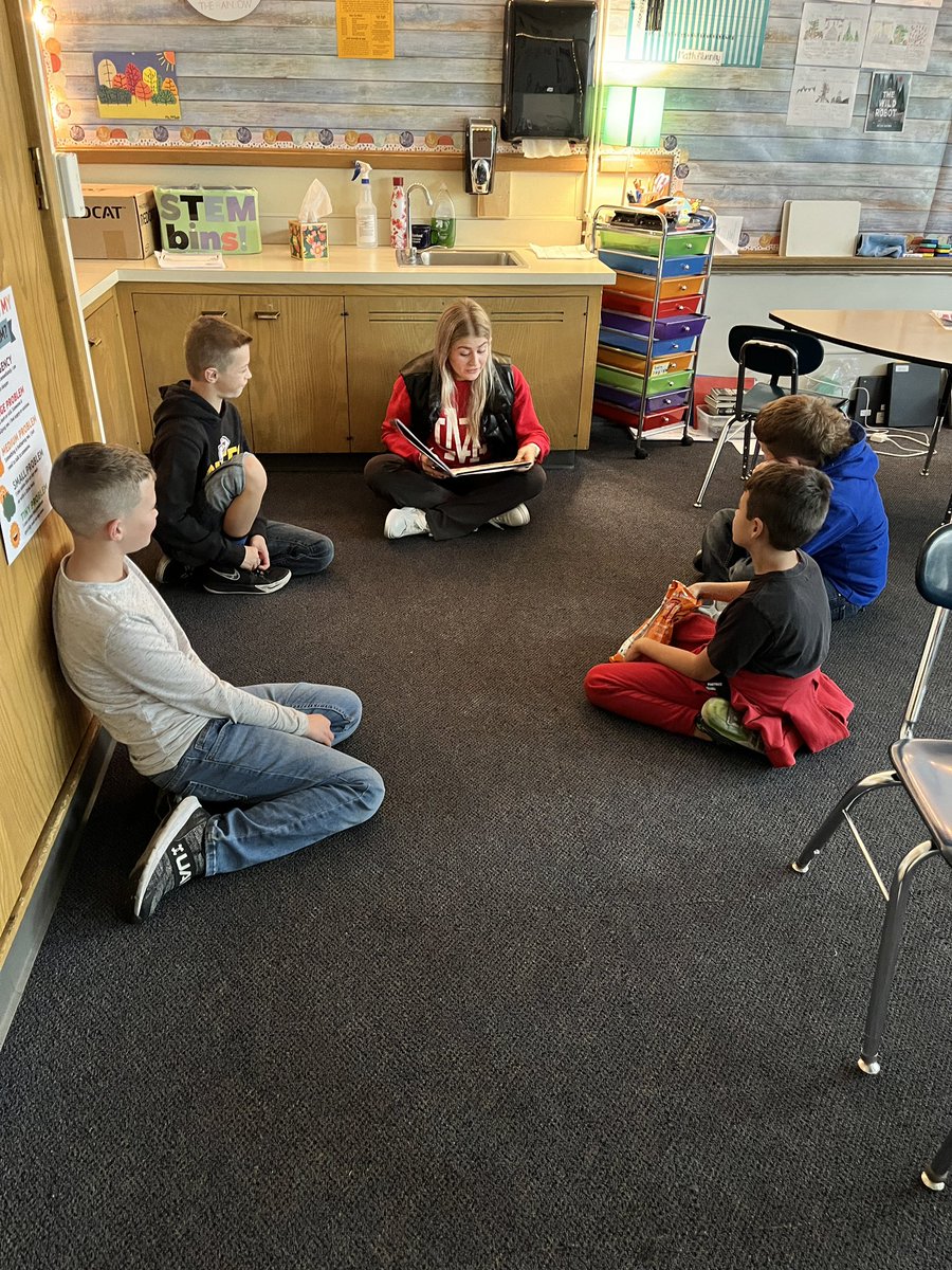 MacBulldogs10s's tweet photo. While we have some students at the ITA Cup, some of our other students are reading to the kids at Graber Elementary https://t.co/wgTCI6SS7a