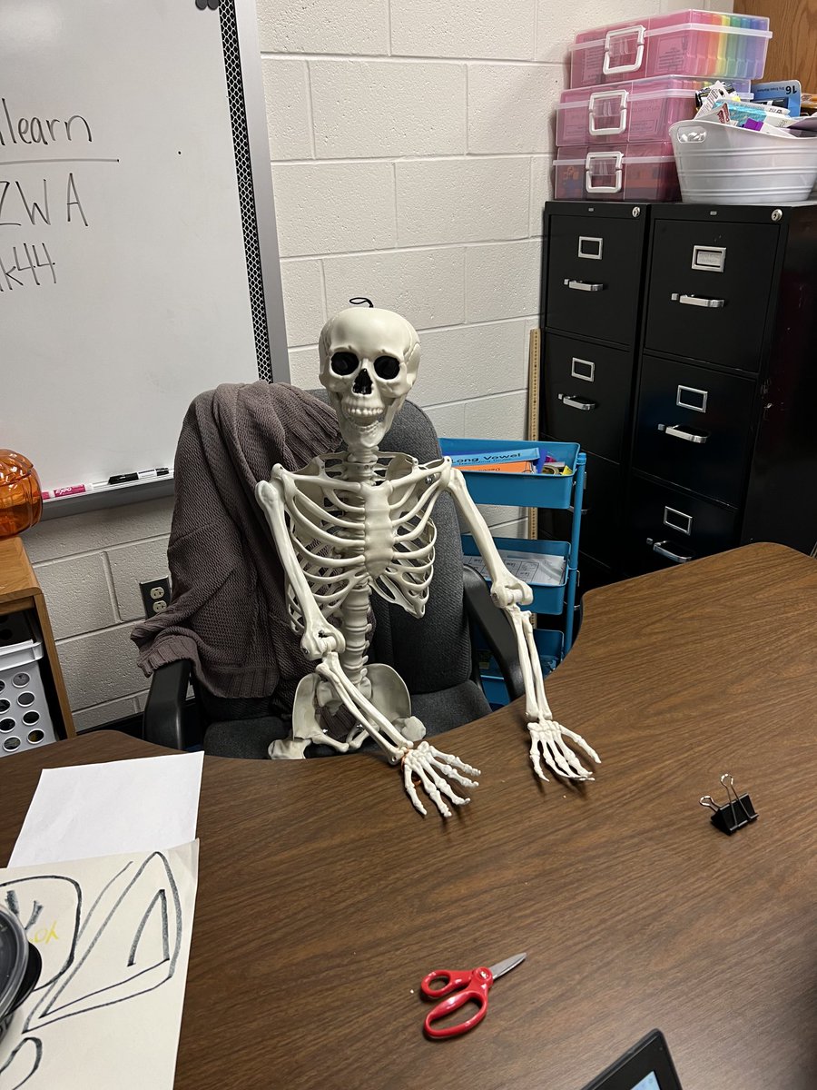 SummitViewAcad's tweet photo. Love the excitement our staff has for ⁦@Amplify⁩ and seeing the engagement of our students! It’s contagious! #BeUnCommon https://t.co/BfVNQr19Uu
