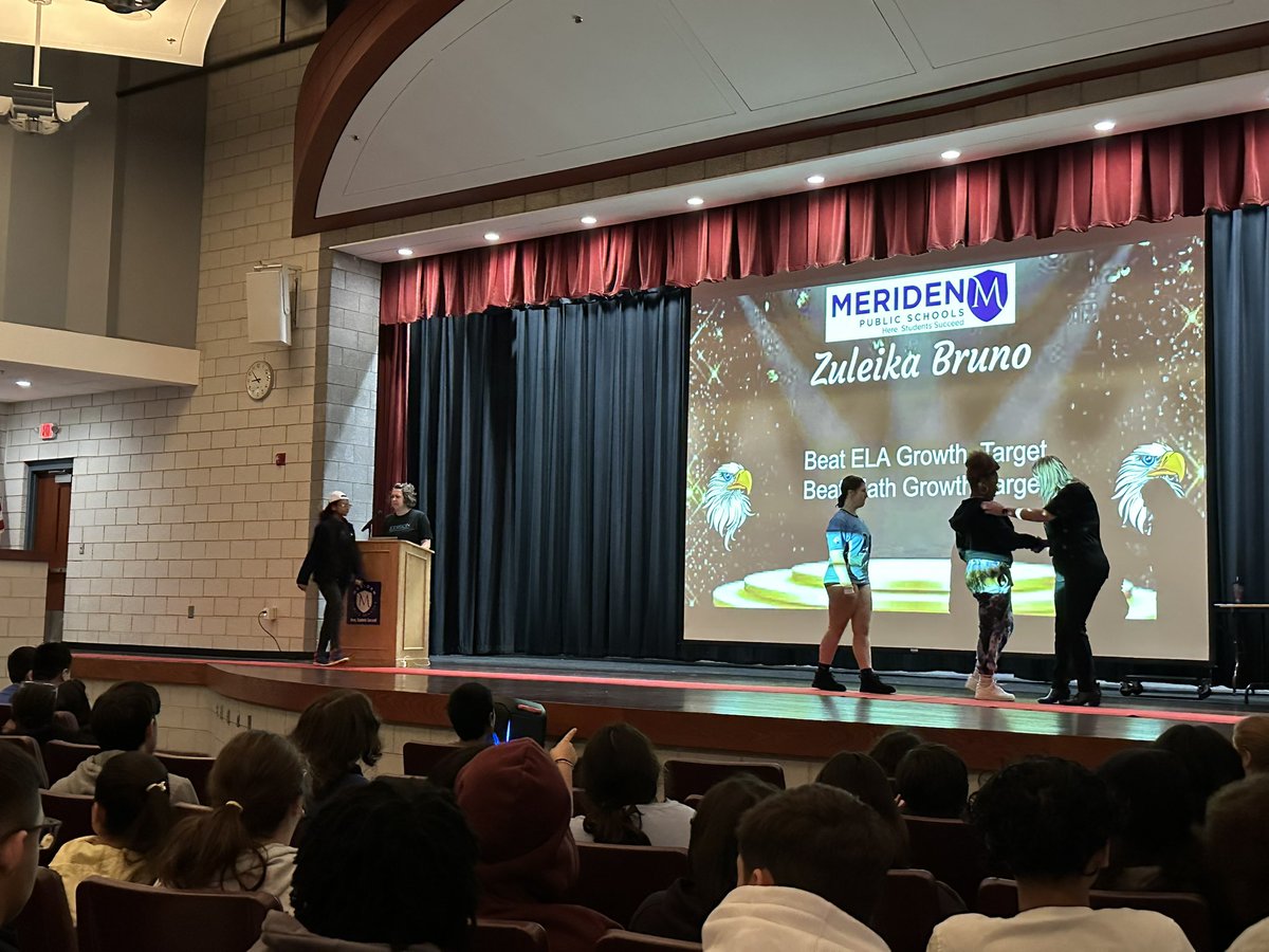 MrKaneMPS's tweet photo. It was a great day to celebrate 8th Grade SBA growth! @lyons_barton @EMSKowalchukAP https://t.co/GSTKnMxVTG
