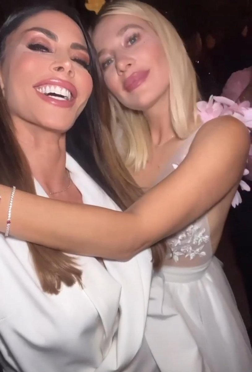 G1ngerleott41's tweet photo. ¹Non c'è descrizione più bella dei loro sorrisi 🥰

#ciavarrini #incorvaia #incorvassi #tavassi #cuores https://t.co/rlUDYe0jB0
