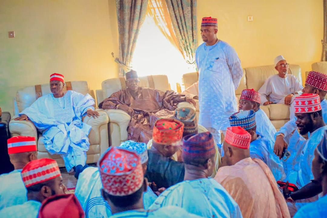 Earlier in Kano, l paid a condolence visit to the family of Alhaji Bello Maitama Yusuf, a former Minister and Senator of the Federal Republic of Nigeria, who passed away today. The seasoned administrator and scholar will be missed by all. May the Almighty Allah grant him…