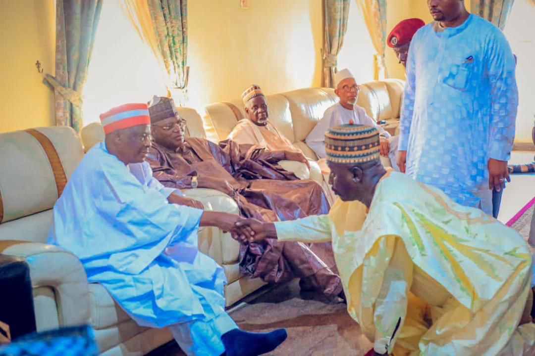 KwankwasoRM's tweet photo. Earlier in Kano, l paid a condolence visit to the family of Alhaji Bello Maitama Yusuf, a former Minister and Senator of the Federal Republic of Nigeria, who passed away today. 

The seasoned administrator and scholar will be missed by all. May the Almighty Allah grant him Jannatul Firdaus. - RMK