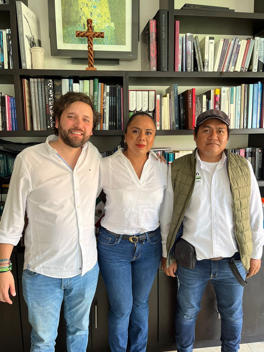 PepeEstefanG's tweet photo. Esta tarde les saludo desde #Oaxaca en donde me reúno con la Presidenta @MarmariscalG y nuestro compañero integrante del @partidoverde_oa @Ruben_0120 con quienes platiqué sobre el fortalecimiento en la zona de Teotitlán de Flores Magón. ¡El Estado se pinta del @partidoverdemex! https://t.co/POP4KhALhW