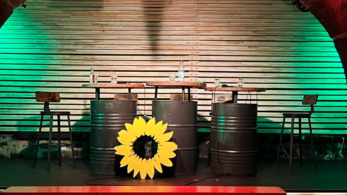 gruenethl's tweet image. Eine erfolgreiche CLUBTOUR-Woche und ein vertieftes Fachgespräch zur #CLUBKULTUR liegen hinter uns. 

Bis soeben gab es rege Diskussionen zur Sinnhaftigkeit der Förderstrukturen und die städtische Verantwortung zur Schaffung neuer Freiflächen für ein jüngeres Publikum. #P14