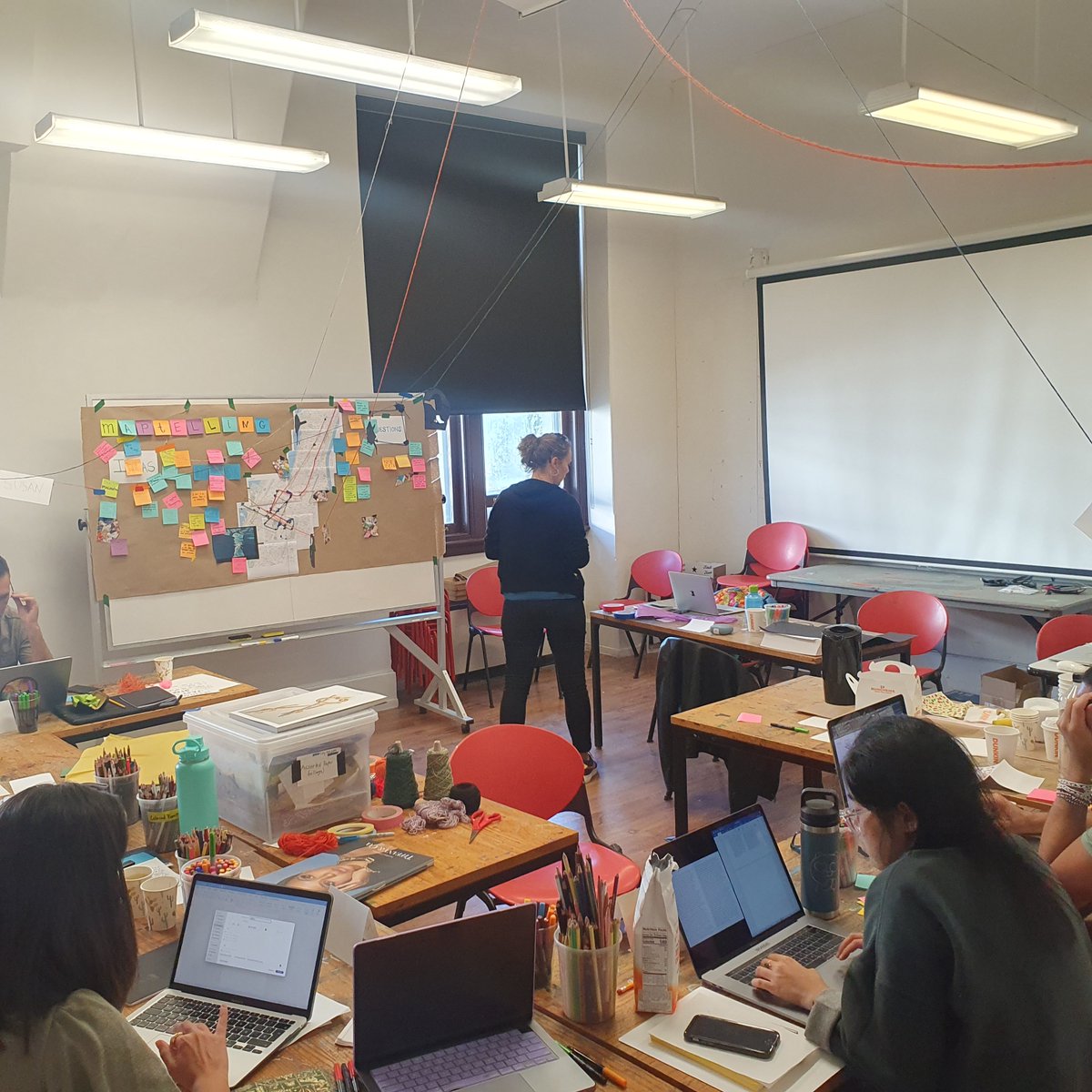 Pensando creativamente en el encuentro internacional que <a href="/grupoecav/">ECAV</a>  está celebrado en CUNY. En este #COMOOC - NY se presentan y dialogan ideas trabajadas en nuestro proyecto #EDARCLUSION  buff.ly/48K8keV