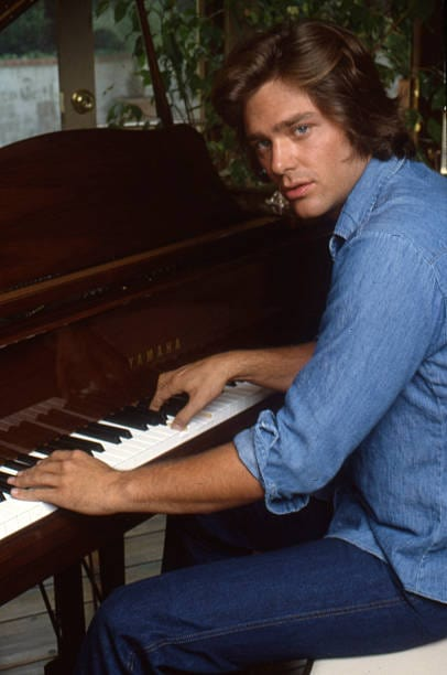 NLCarolynMuse's tweet photo. A #HappyBirthday to film/stage/television actor Greg Evigan (70).  #AYearattheTop #OneDayataTime #BJandtheBear #Masquerade #MurderSheWrote #Matlock #MyTwoDads #TekWar #MelrosePlace #PacificPalisades #GeneralHospital https://t.co/DniwG6GlAj