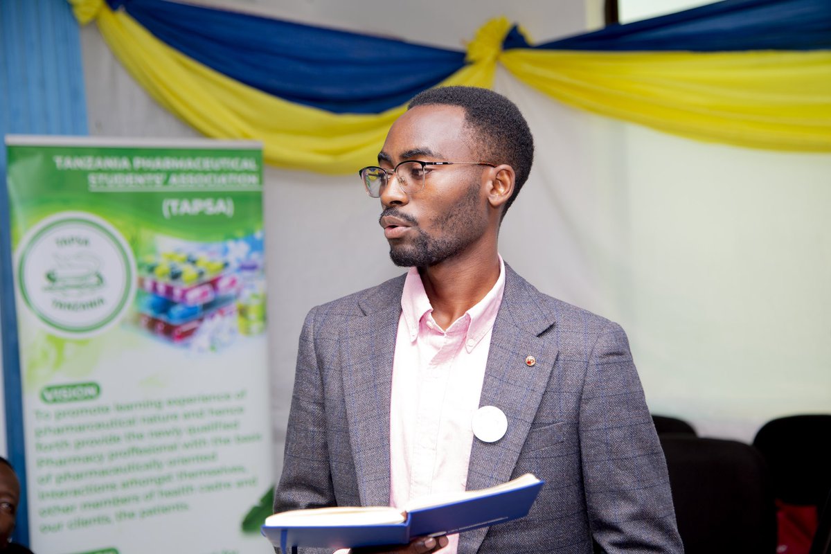 Pharm_Council's tweet photo. Msajili wa Baraza la Famasi Bi. Elizabeth Shekalaghe ambaye ndiye mlezi wa Wanafunzi Wafamasia nchini amesema moja ya sifa ya kuwa kiongozi ni lazima kuwa na maono na ushawishi kwa wengine  na mfano wa kuigwa.
Ameyasema hayo kwenye Mkutano wa Viongozi wa  (TAPSA Leadership Summit https://t.co/JMaaInmm50