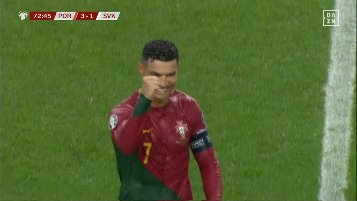 ronaldowarrior's tweet photo. I don’t care what anyone says but this version of Cristiano Ronaldo deserves the Ballon d’or more than Lionel Messi. https://t.co/uV2Znq0IpG