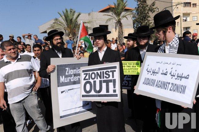 YourAnonNews's tweet photo. Let's get one thing straight since the propaganda machine is ruining a lot of brains this week.
Being anti-Zionist isn't being antisemitic.  There are plenty of people who practice Judaism who are against Zionism. https://t.co/ostn51dLlz