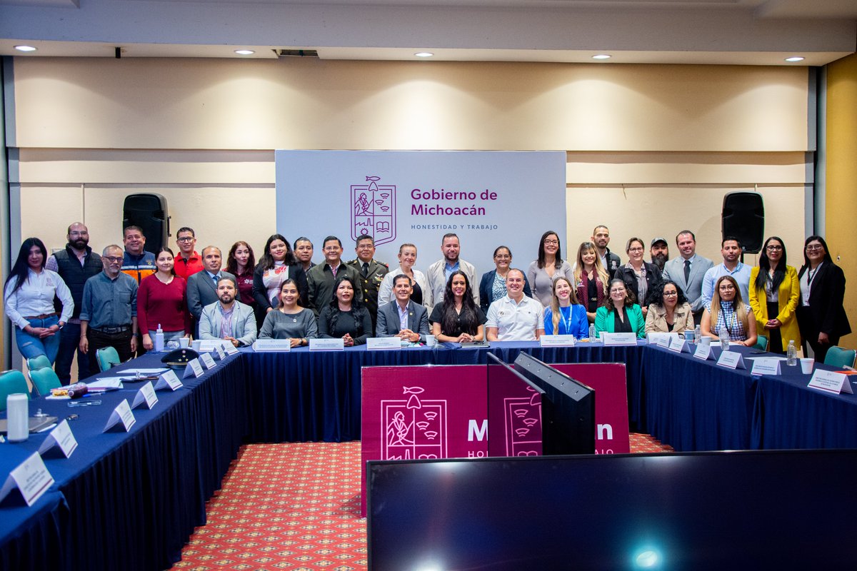 CEDHMichoacan's tweet photo. El Ombudsperson de Michoacán, Marco Antonio Tinoco Álvarez, participa activa y propositivamente en la formulación del proyecto de Iniciativa de Ley para Prevenir, Atender y Reparar Integralmente el Desplazamiento Interno del Estado de Michoacán de Ocampo.  
#CEDHContigo https://t.co/DN4eP1PJbS