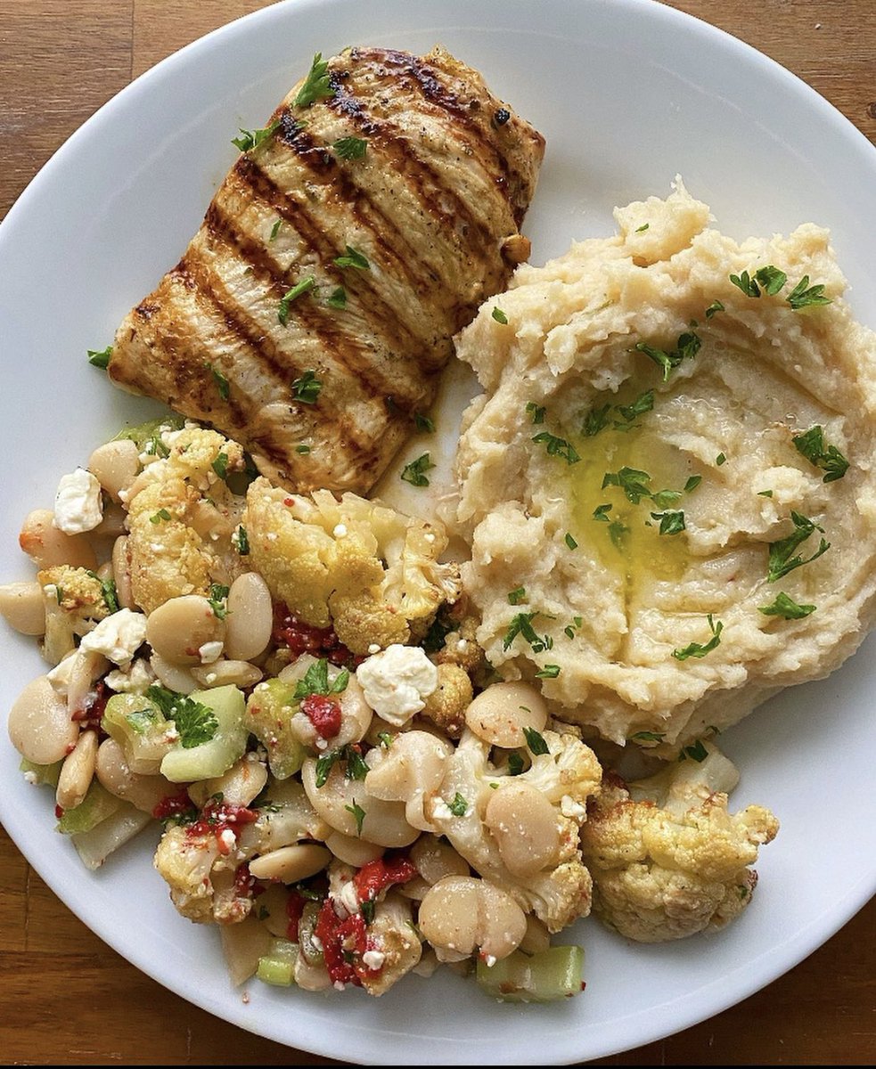 Grilled chicken with cauliflower and butterbean salad 😋 are you giving it a try? #food #foodies #hungry #friday #delicious #healthy
