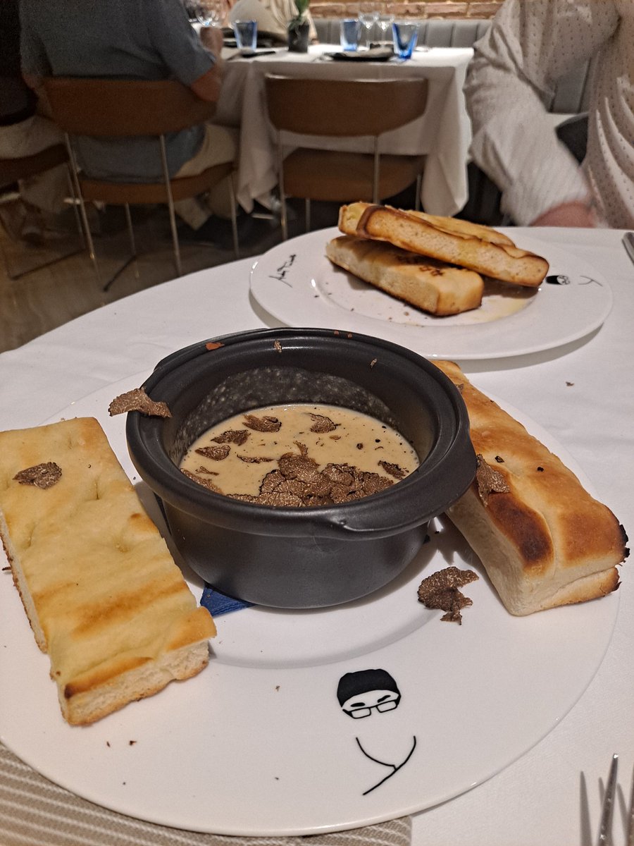 anabcgalan's tweet photo. Sabemos que @ATumbarello se quedó con un buen sabor de boca de Málaga... Ahora dos malagueños  se han quedado con el mejor sabor de boca en #Barcelona #DonGiovanni
Gracias!!!!!!!!!! https://t.co/XKxKnQF1Zx