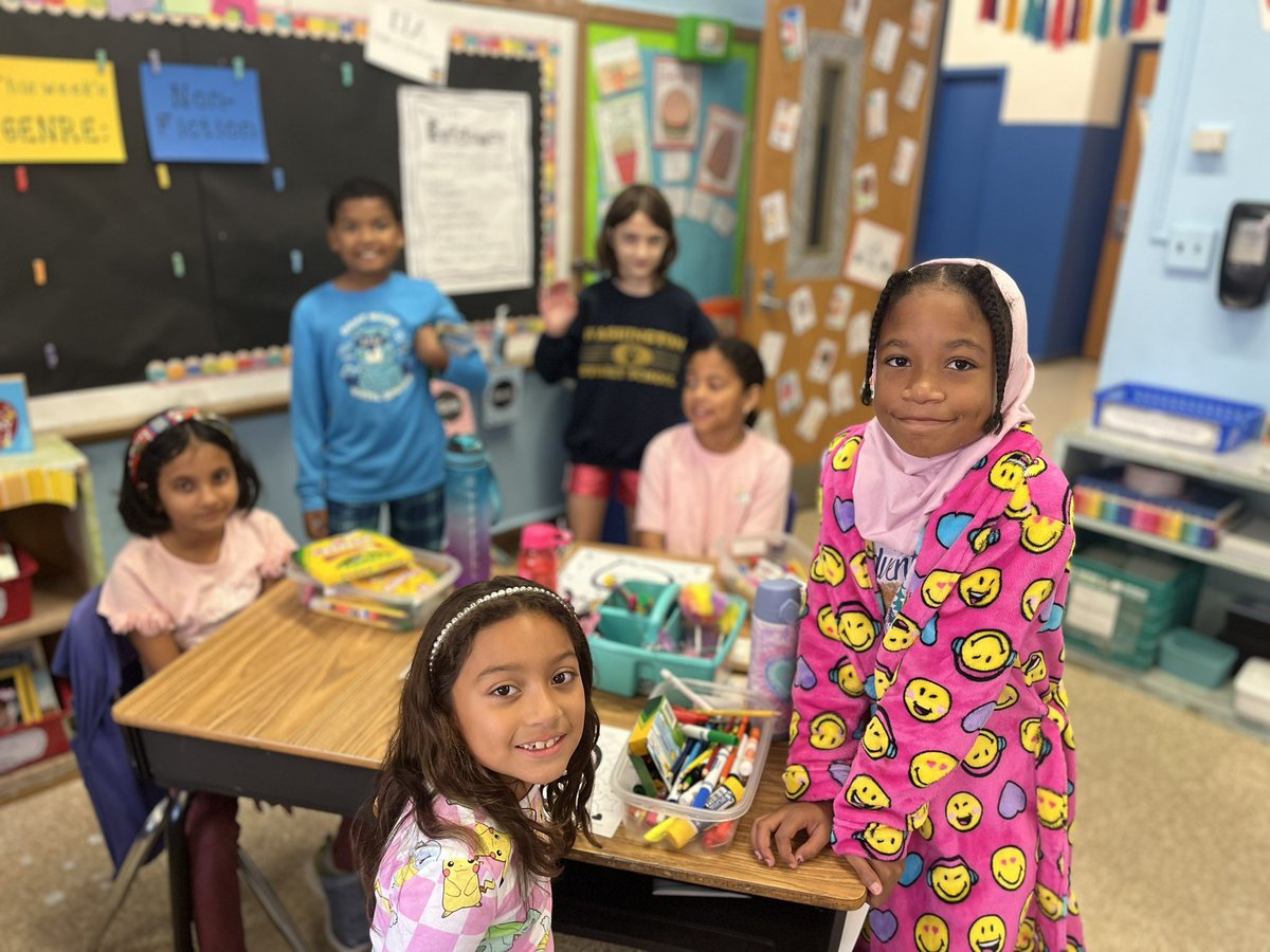 mrsrcarinoFS's tweet photo. Happy “Friendly Friday” from your friends at WSS! Love seeing all the exciting activities everyone did with their buddy classes! #wearewss #weareFranklinSquare https://t.co/I4MYrnf7MP