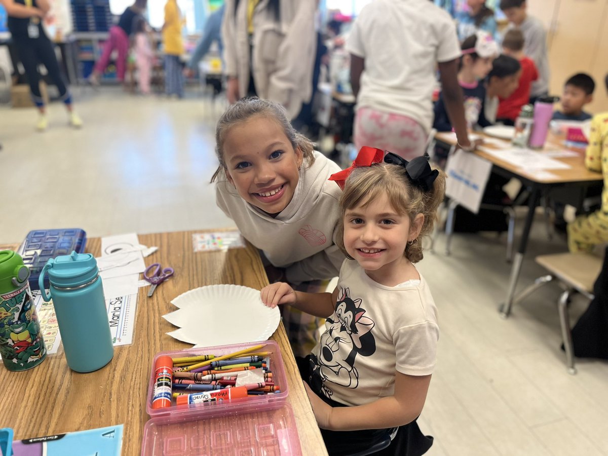mrsrcarinoFS's tweet photo. Happy “Friendly Friday” from your friends at WSS! Love seeing all the exciting activities everyone did with their buddy classes! #wearewss #weareFranklinSquare https://t.co/I4MYrnf7MP
