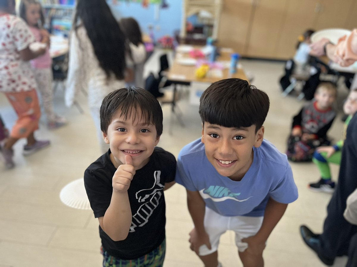 mrsrcarinoFS's tweet photo. Happy “Friendly Friday” from your friends at WSS! Love seeing all the exciting activities everyone did with their buddy classes! #wearewss #weareFranklinSquare https://t.co/I4MYrnf7MP