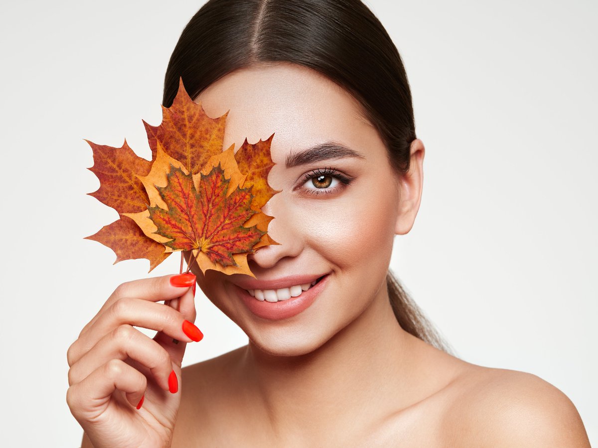 skintelli's tweet photo. As fall arrives with cooler air, update your skincare!

✨ Do:
-Experiment with moisturizers &amp; serums for youthful, radiant skin
-Opt for lightweight hydration
-Stick to basics: cleanse, exfoliate, moisturize

❌ Don't:
-Skip sunscreen -- it's essential all year! https://t.co/zNfWza5H0p