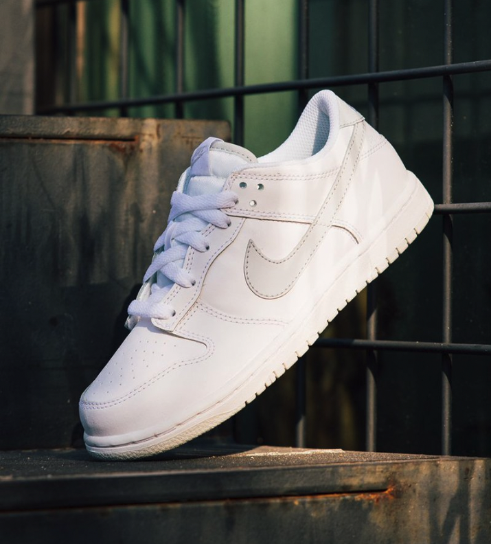SOLELINKS's tweet photo. Ad: Nike Dunk Low 'White/Pure Platinum'
=> https://t.co/Mw1uCwAogF https://t.co/ot33QE8DGJ