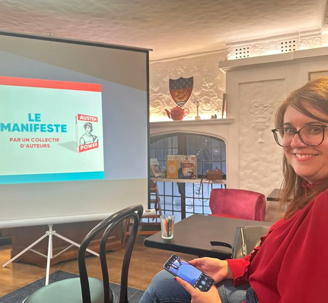 sitiojaneausten's tweet photo. Français desous 🇫🇷👇👇👇

¡Qué gran presentación del Manifiesto #AustenPower y la nueva #traducción al #frances de #Emma por #clementinebleue, gracias a #baribal ! Mañana os contamos todo, y si estáis en #Paris, hay firma de estos #libros a las 5.30 en smithandsonparis https://t.co/077MiZMZ66