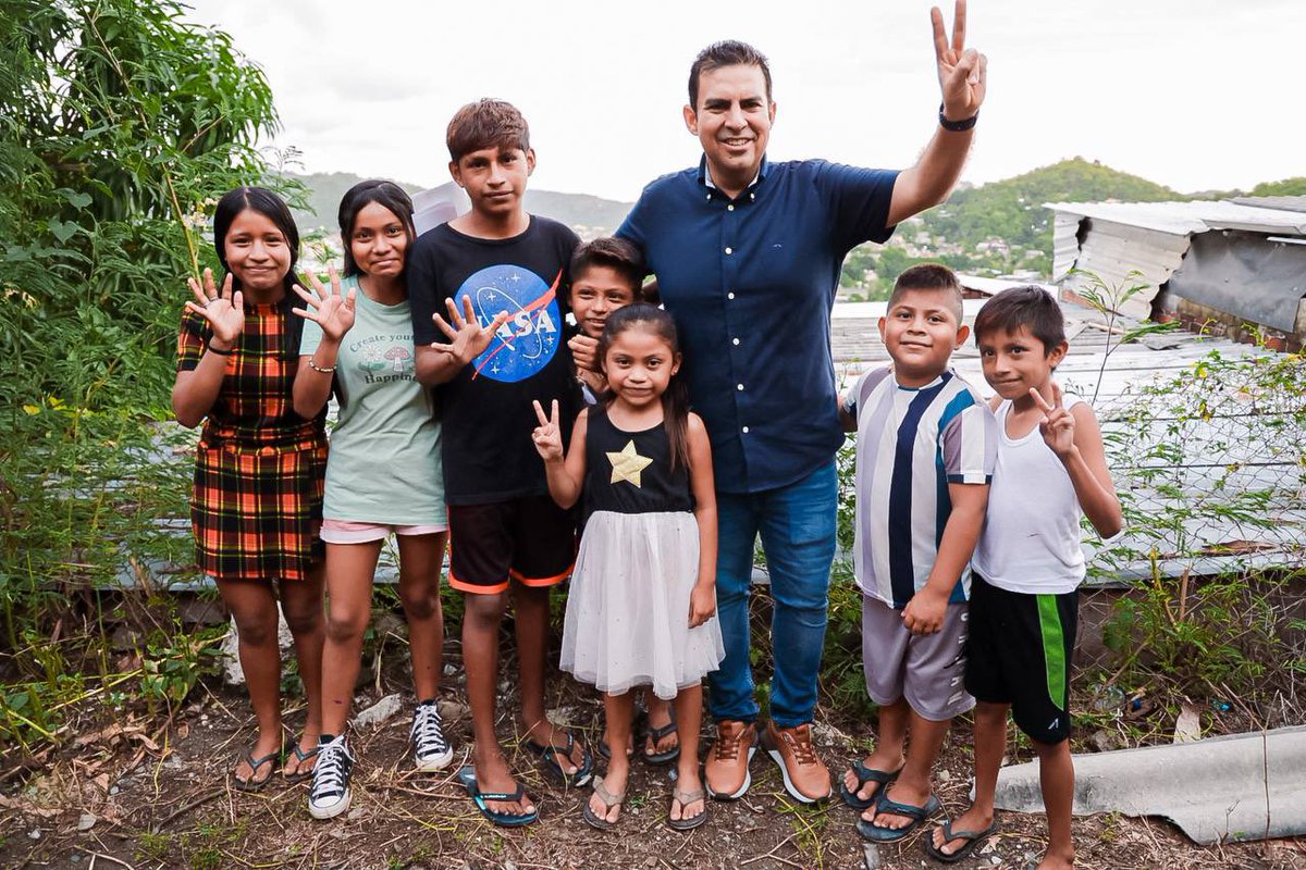 Seguimos trabajando por el futuro de #Zihua. #AvanzamosJuntos por los zankitas.