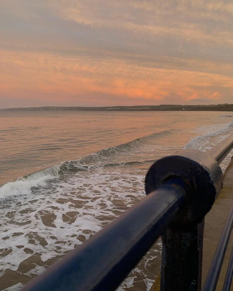 wavesfiley's tweet photo. The sunset this evening in Filey ☀️

#wavesfiley #underthewavesfiley #beach #beachsideliving #filey #yorkshire #yorkshirecoast #fileyfoodfestival #fileybay #fileyseafront #luxuryholidayaccommodation #sunrise #fileyphotography https://t.co/oqmWWygl5s