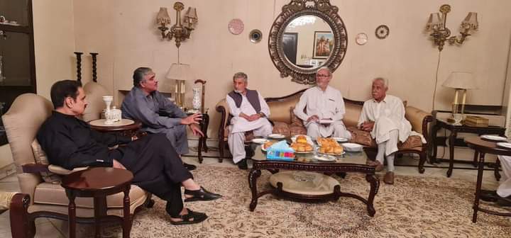 Yaseenkhan13085's tweet photo. کافور ڈھیری میں زمین پر ملکیت کے تنازعہ کیلئے تشکیل کردہ جرگہ کا پہلا اجلاس سینئر رہنما حاجی غلام احمد بلور کی زیر صدارت ہوا، اجلاس میں فریقین کے ساتھ کے حوالے سے لاحہ عمل طے کیا گیا ۔
#ANP #AwamiNationalParty
#Vote4Laltain #ANPForPeace https://t.co/ao69xqTcm4