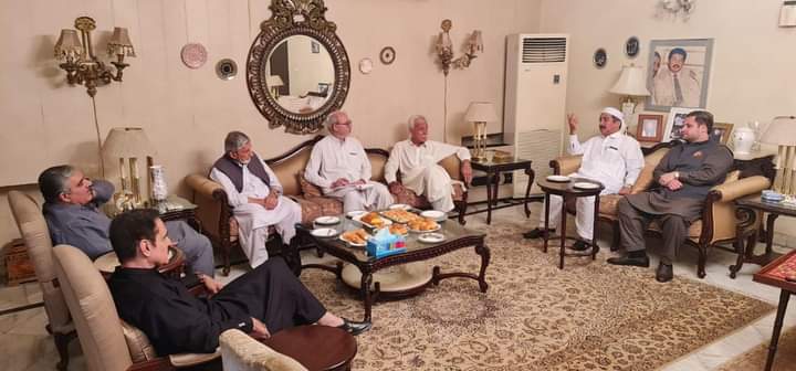 Yaseenkhan13085's tweet photo. کافور ڈھیری میں زمین پر ملکیت کے تنازعہ کیلئے تشکیل کردہ جرگہ کا پہلا اجلاس سینئر رہنما حاجی غلام احمد بلور کی زیر صدارت ہوا، اجلاس میں فریقین کے ساتھ کے حوالے سے لاحہ عمل طے کیا گیا ۔
#ANP #AwamiNationalParty
#Vote4Laltain #ANPForPeace https://t.co/ao69xqTcm4