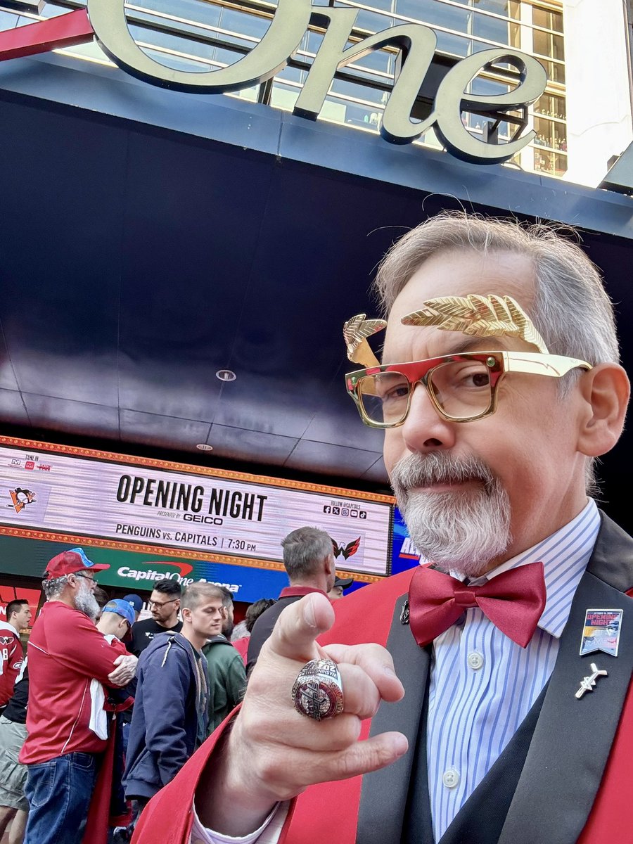 WesJohnsonVoice's tweet photo. Rocking the Red Carpet as the @Capitals players make their way in to #OpeningNight! Join us for an epic evening! #OpeningNight #CAPSpenguins #ALLCAPS https://t.co/MP3hw3qUuB