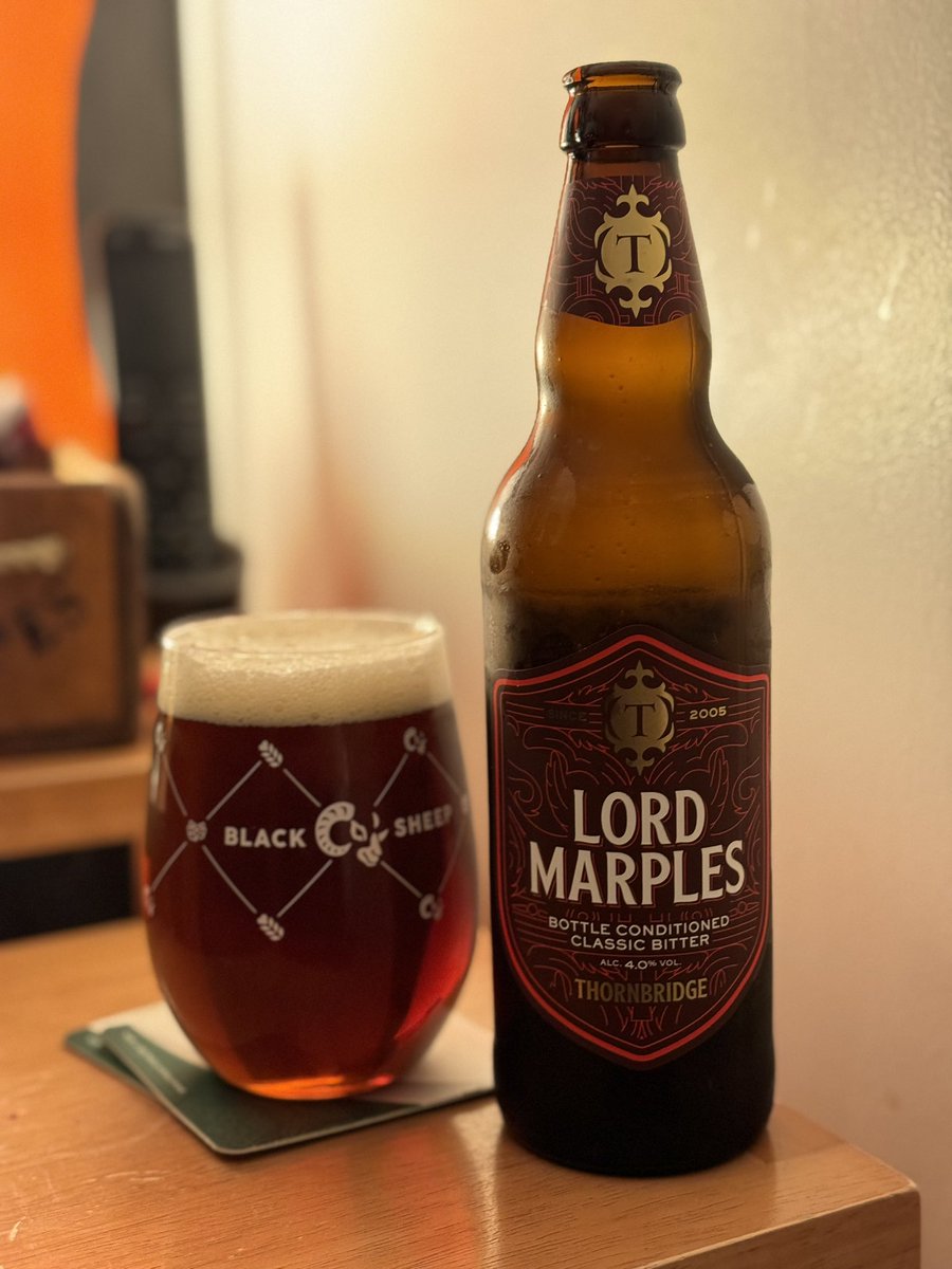 hirsty's tweet photo. I like this. A nice, safe bitter. (Or copper ale, if youβre a new-age beer tart) @thornbridge #lordmarples #fridaynightbeers https://t.co/XUxJOORcMz