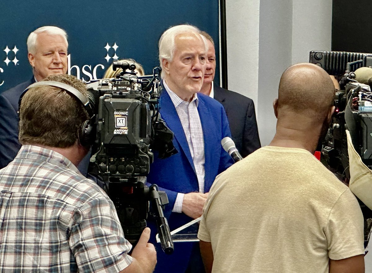 UNTHealthVPIA's tweet photo. Thank you Senator John Cornyn for your visit to UNTHSC and your support of our Center for Human Identification—The Carla Walker Act will provide much needed funding to solve cold cases in Texas and across the nation! https://t.co/oRXOqWxwYr
