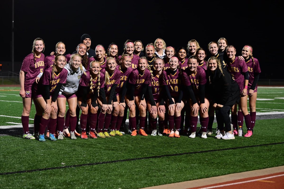 hhsgirlsoccer's tweet photo. ๐ฃCome cheer the Tigers on tomorrow night as they look to bring home a repeat STATE CHAMPIONSHIP! ๐ฏโฝ๏ธ Bundle up..we need a BIG crowd๐ฏ#onemorerow
๐Brandon Valley HS
โฐ 5:00pm https://t.co/l3dMIAQ73W