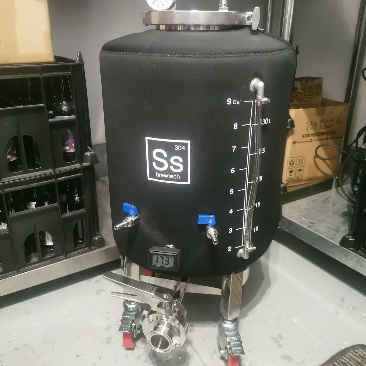 TonyCoulson10's tweet photo. New shiney has arrived, a #ssbrewtech 10 gallon Brite Tank to bridge between fermenting & packaging #maltmiller #homebrew #homebrewing #longside #homebrewery #scottishcraftbeer #allgrainbrewing #homebrewer https://t.co/XYd8a6P9kh