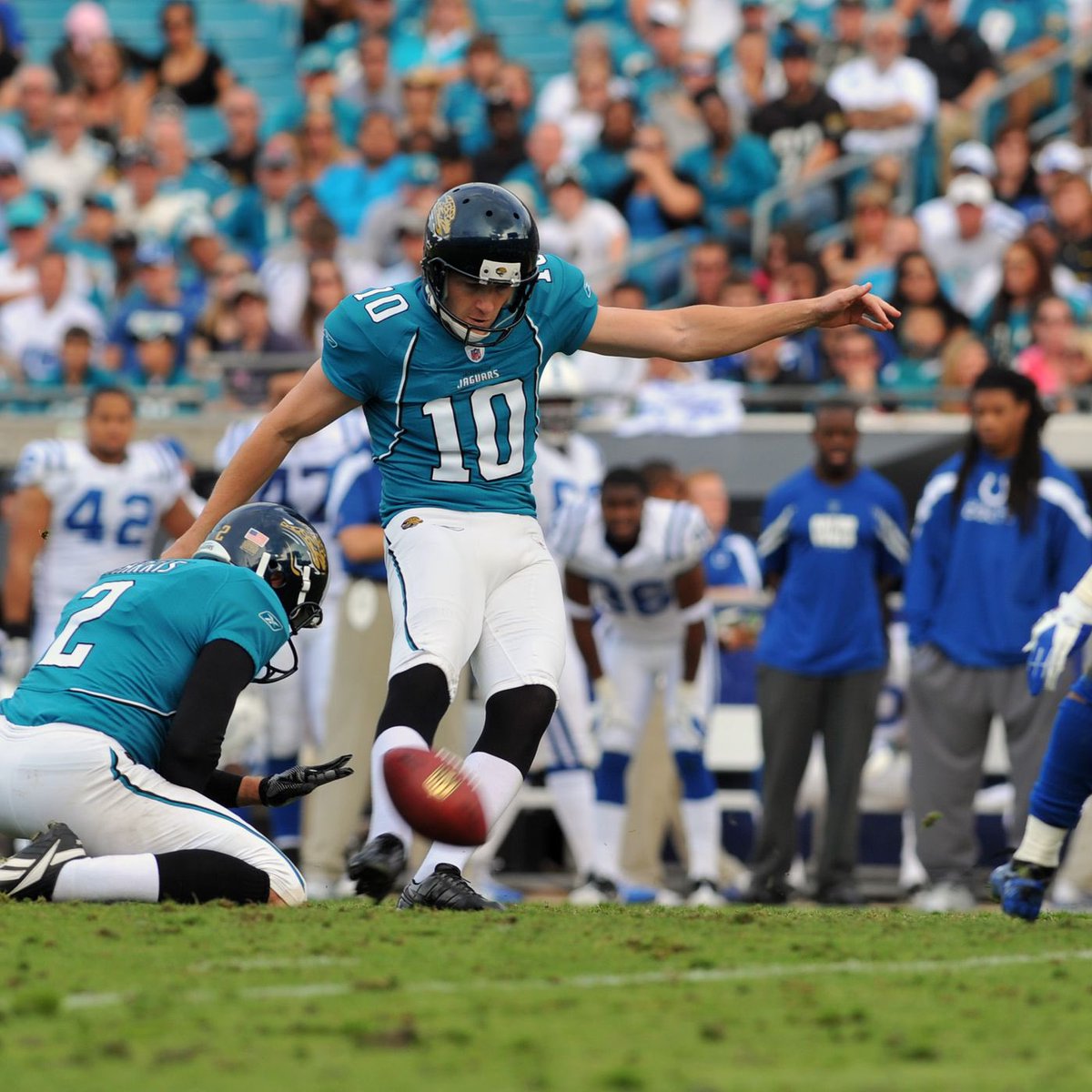 Jaguars Legend Josh Scobee will be signing autographs in the Fan Entertainment Zone this Sunday! @Jaguars | @NFLLegacy