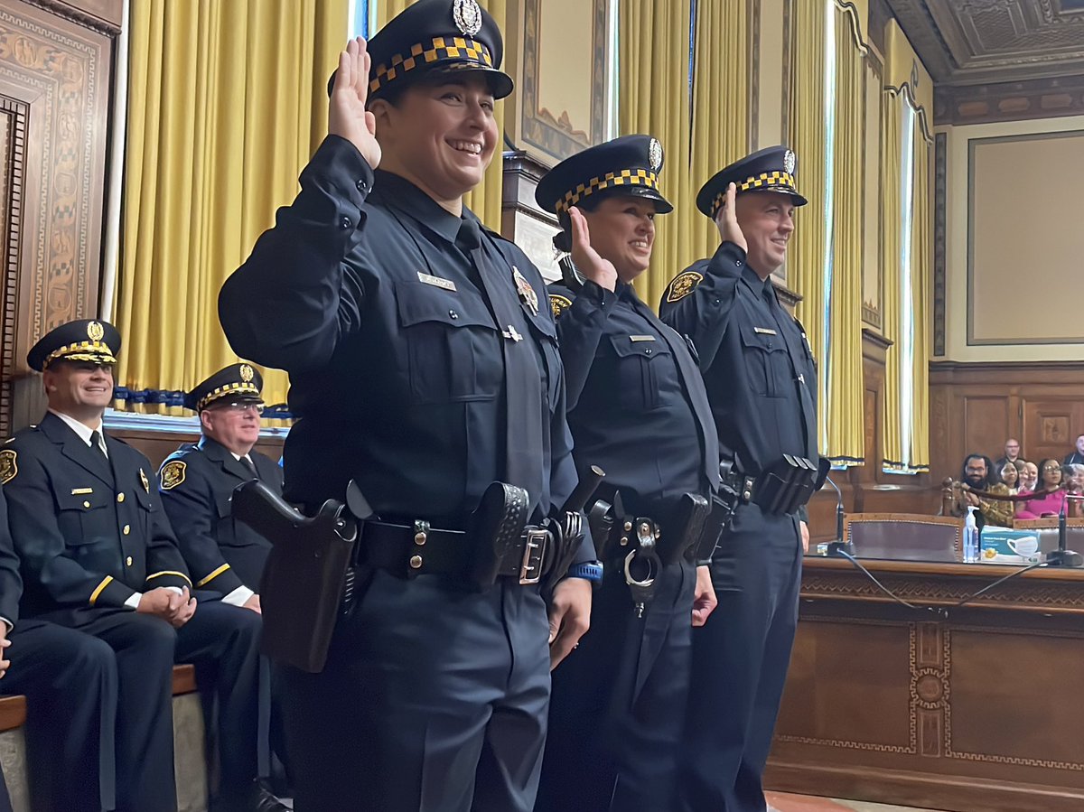 PghPolice's tweet photo. PBP held a swearing-in ceremony for five newly-promoted commanders &amp; three sergeants.

Wanda Duncan, Lori McCartney, Jeffery Abraham, Anthony Palermo, and Brian Schmitt were promoted to commander.

Joshua Haupt, Emily Myers, and Erin Palchak were promoted to sergeant. https://t.co/H9amNFbVyz