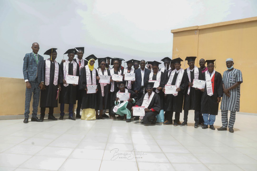 Almaiga3's tweet photo. 20 candidats de plusieurs pays! Cérémonie de clôture de la 8ème édition du Diplôme Universitaire de Retrovirologie à l’@ComUSTTB . https://t.co/bZB6kFP2Q4
