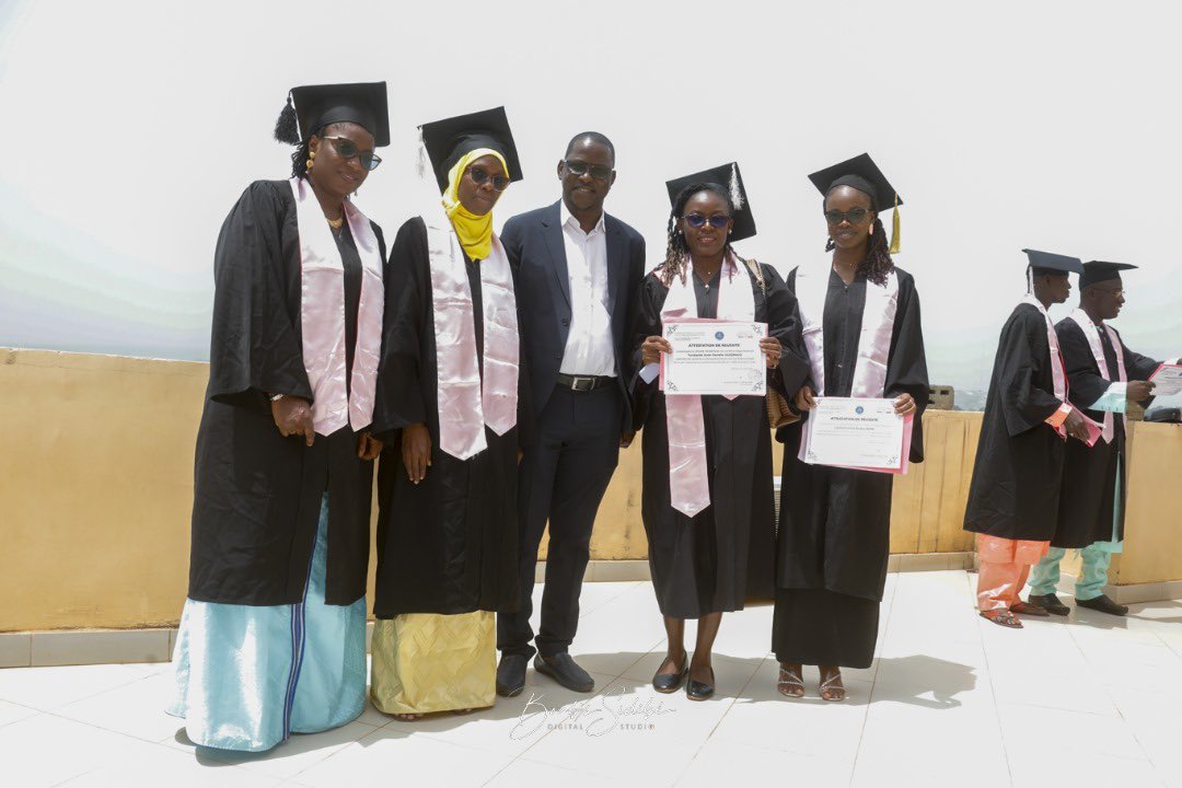 Almaiga3's tweet photo. 20 candidats de plusieurs pays! Cérémonie de clôture de la 8ème édition du Diplôme Universitaire de Retrovirologie à l’@ComUSTTB . https://t.co/bZB6kFP2Q4