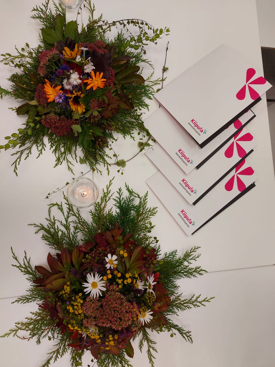 Kansainvälinen #vankilaopetuspäivä sai Hämeenlinnan vankilassa hienon sinetin, kun neljä naista valmistui <a href="/KiipulaAO/">Kiipulan Ammattiopisto</a> :n vankilalla järjestämästä koulutuksesta  Puutarhurin töihin. Kuvassa naisten omia taidonnäytöksiä. Koko kesä nautittiin kasvimaan herkuista 🍅🥕 <a href="/rikosseuraamus/">Rikosseuraamuslaitos</a>