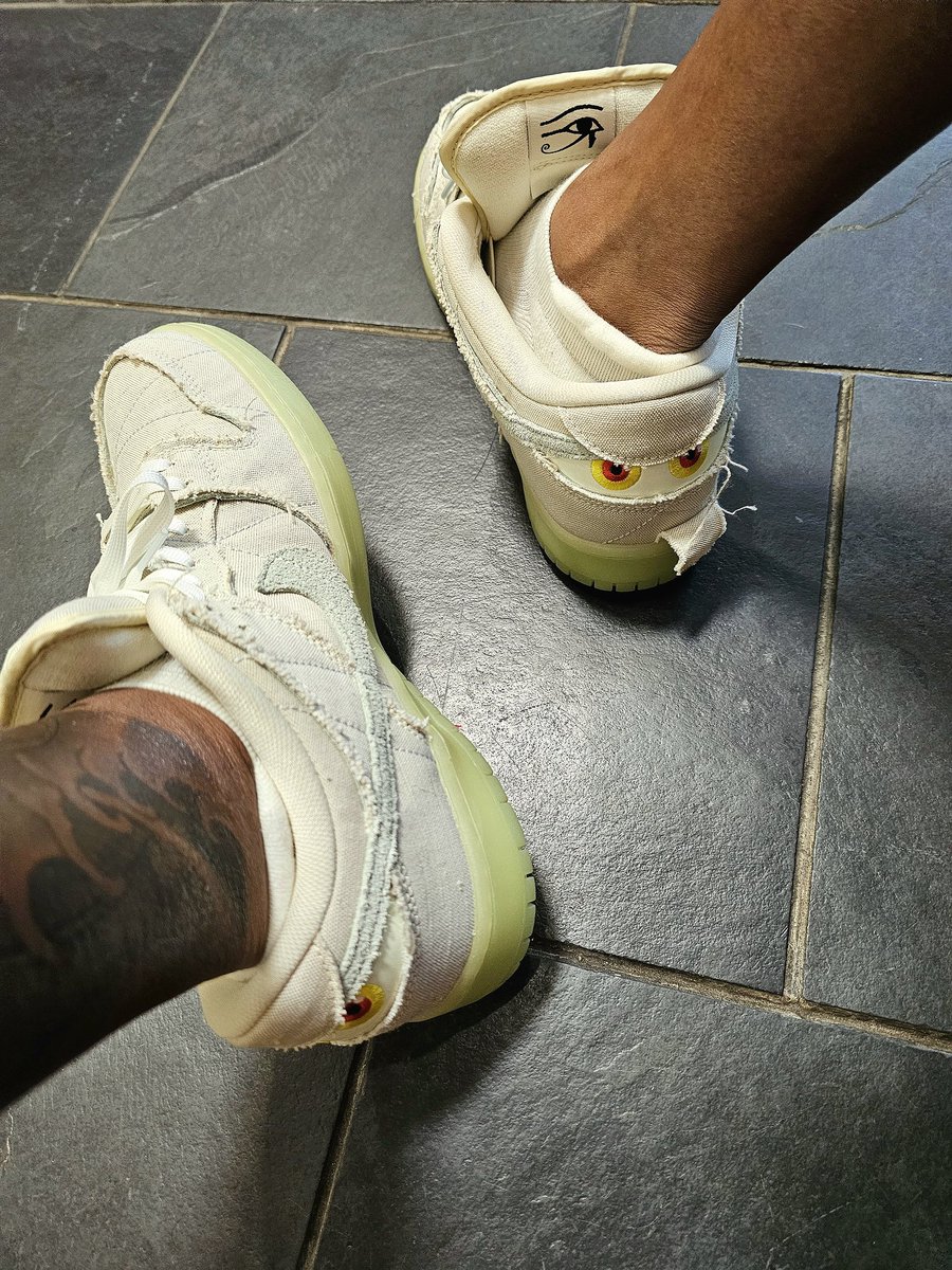 McKnight_Rich's tweet photo. Happy #Friday13th #TGIF #SpookySZN #Mummy #thisiwutIgot #yoursneakersaredope #atmoscollectorsclub #FreeRee @wilcocarla @iceberg562 ,@ConnorGrossman3 @wassystyle1 @TYNASTY89 @JDWhite112 https://t.co/Rpq8WyRpib