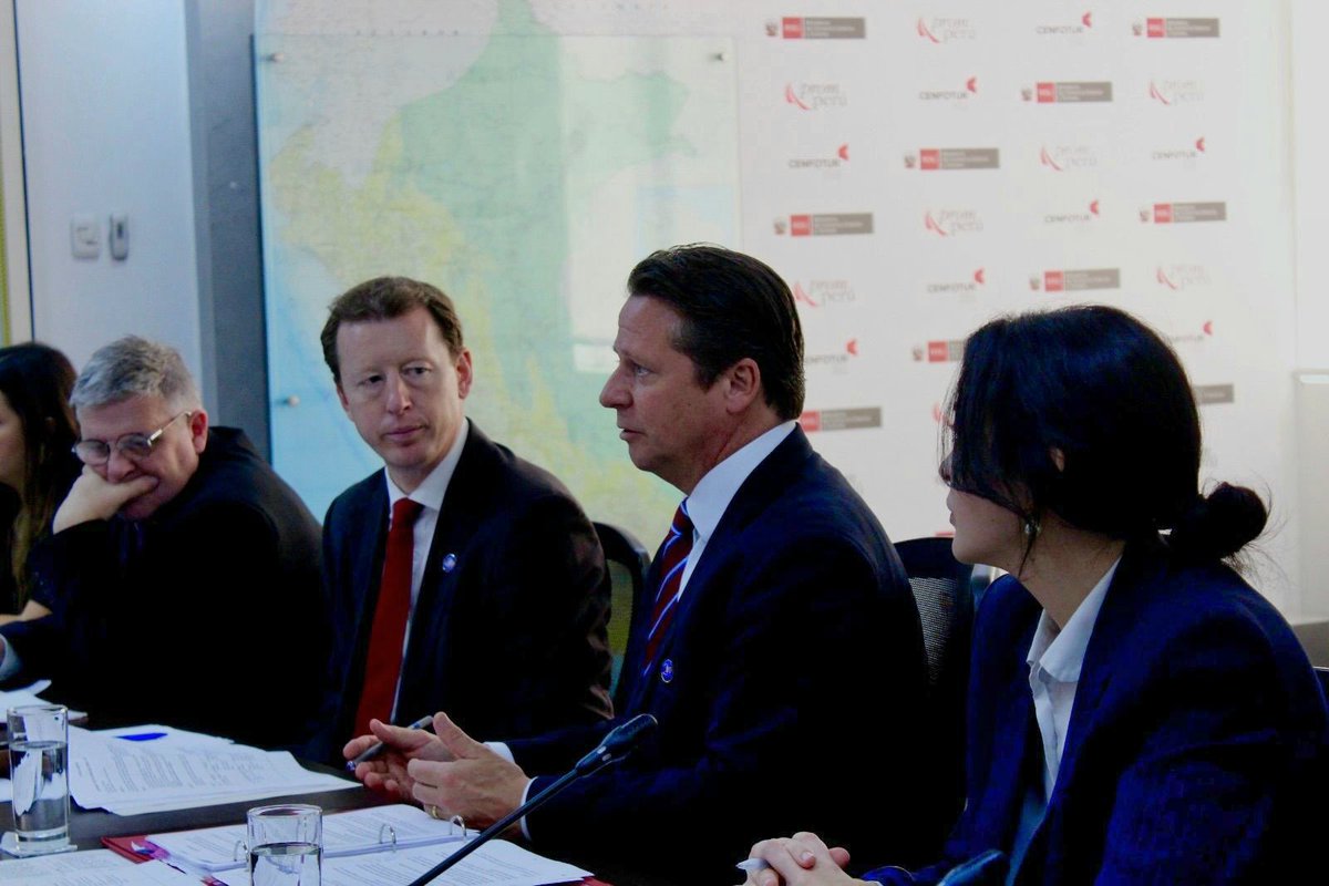 UKinPeru's tweet photo. Hoy se llevó a cabo la 2da. edición de los Diálogos comerciales 🇬🇧🇵🇪 para impulsar nuestros vínculos comerciales.

Durante la sesión, en la que participó el Ministro @HuddlestonNigel, identificamos oportunidades de comercio bilateral en nuevos sectores.
👉 https://t.co/wnPeJFYW9c https://t.co/OUGrWwKgqQ