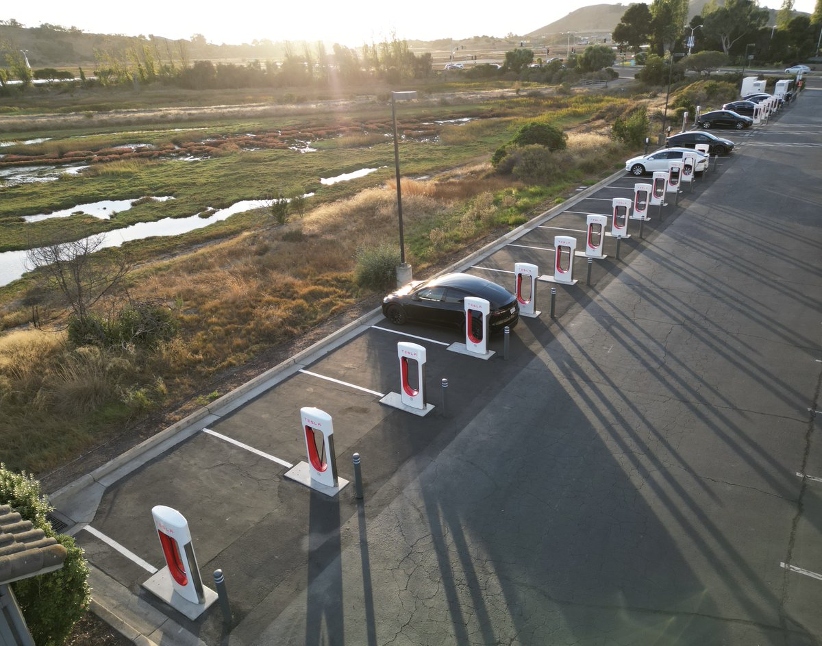 TeslaCharging's tweet image. New Tesla Supercharger: Newark, CA - Gateway Boulevard (22 stalls) 
tesla.com/findus?locatio…