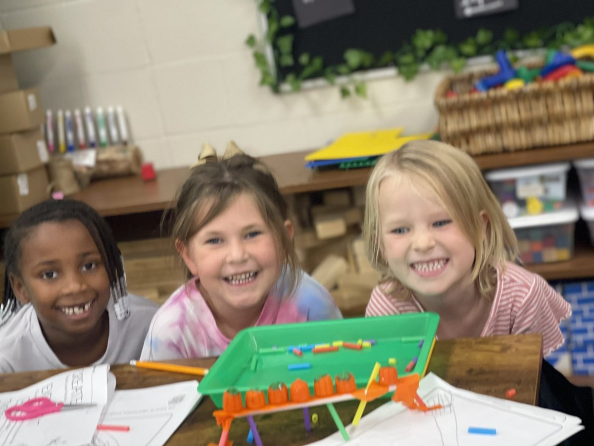 MCE_STEM's tweet photo. First Grade STEM Challenge Friday! Our First graders worked together on the Room on the Broom STEM Challenge. https://t.co/s7rk3XTIvu