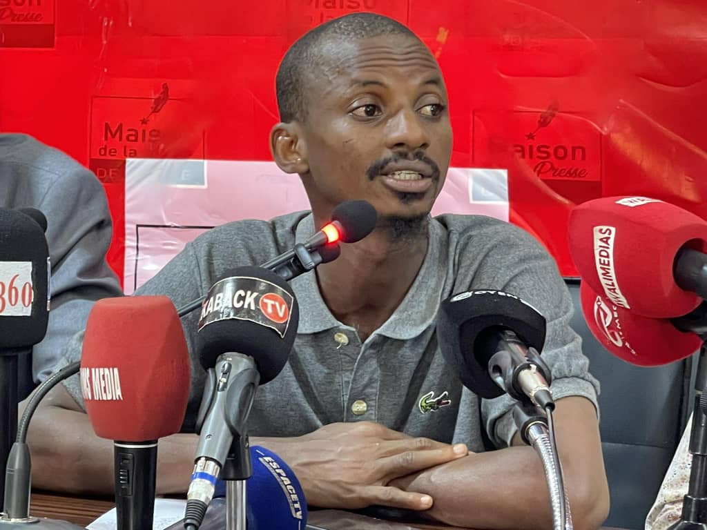 « En politique, on succède à des imbéciles et on est remplacé par des incapables »