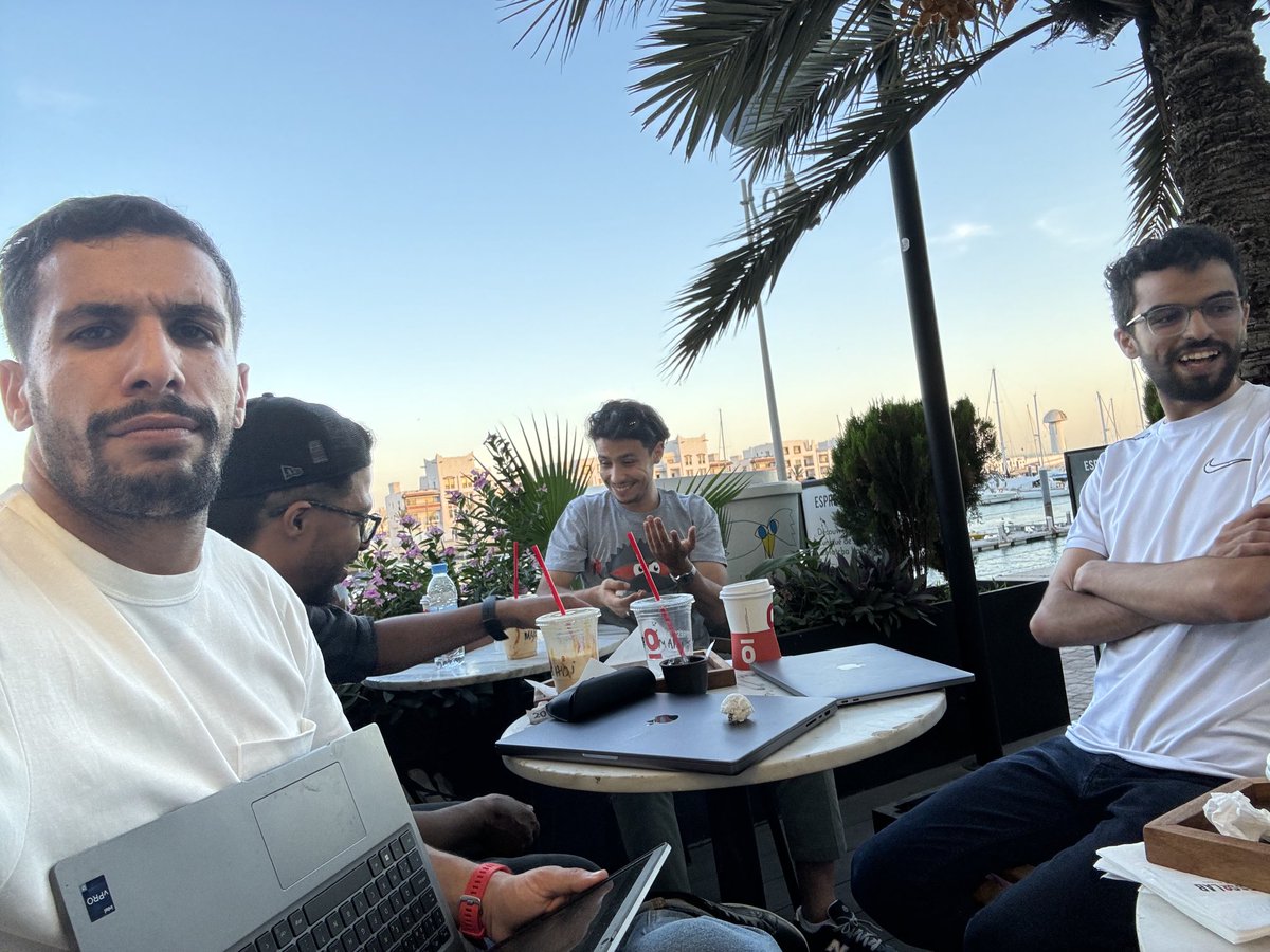 _admerra's tweet image. Meet-up after #DevoxxMA , discuss anything and everything.