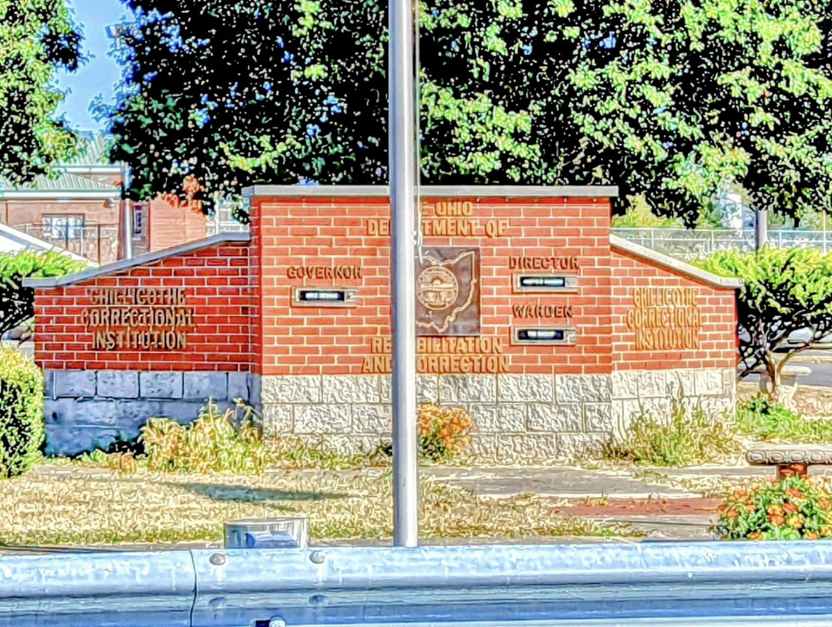 ConsulmexINI's tweet photo. La titular @MakiTeramotoS y la cónsul de Protección @KarlaMuniveLima visitaron hoy a una persona mexicana recluida en Chillicothe Correctional Institution @DRCOhio, en #Ohio, a 190 millas de la sede, para comprobar su situación y el respeto a sus derechos. 

#ProtecciónConsular https://t.co/Da0pv8CWm7