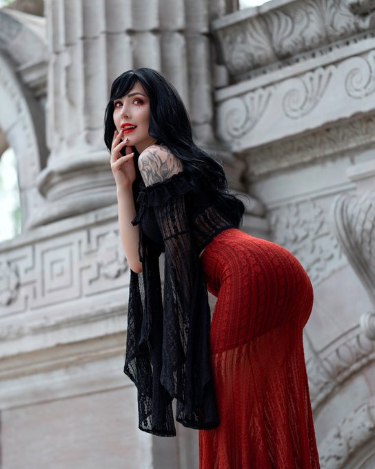 A Friday the 13th in OCTOBER? we've been SPOILED 🦇 https://t.co/i8kfe4NFv2